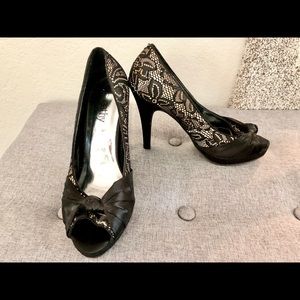Cathy Jean Pumps size 8